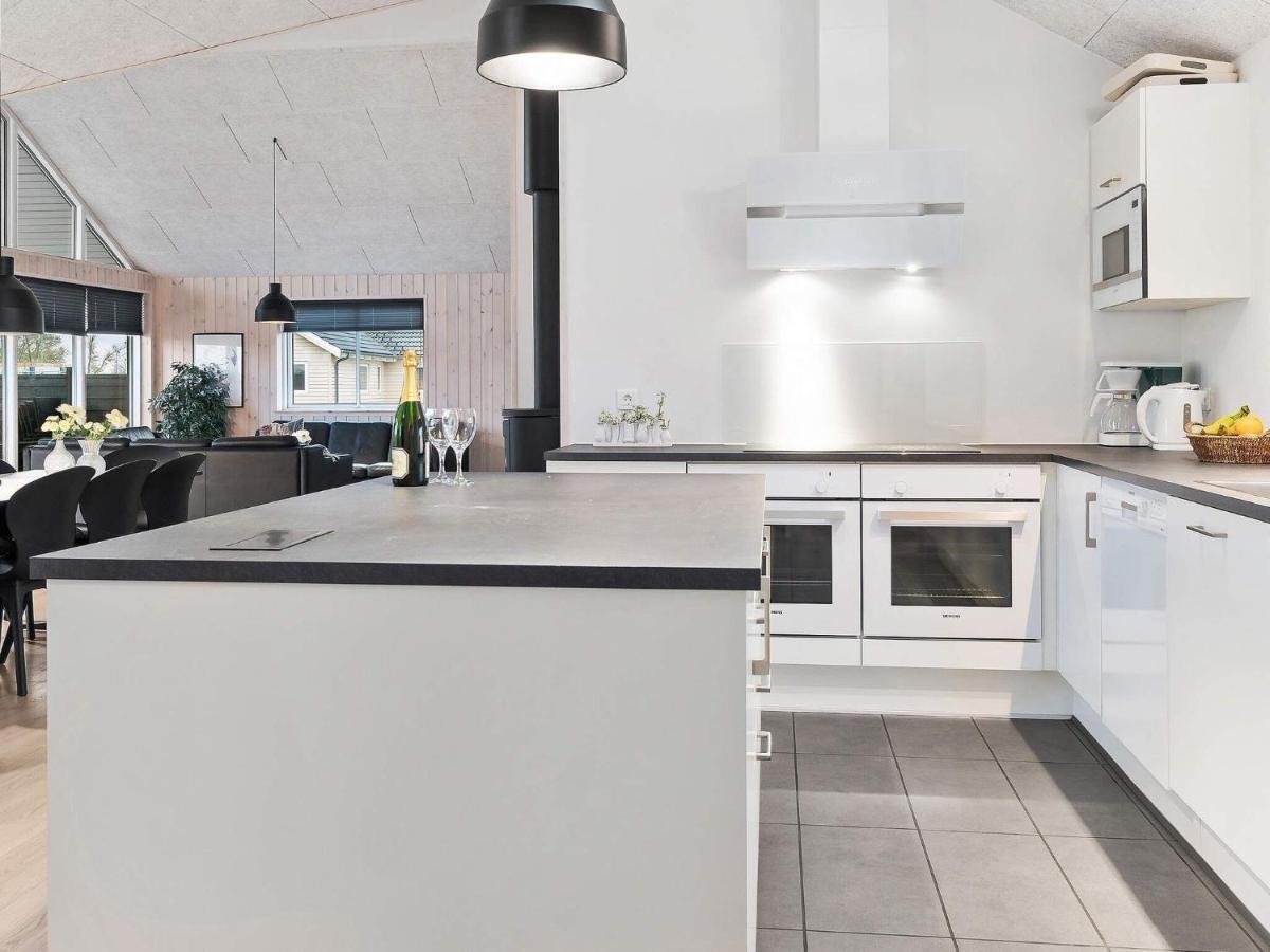 18 Person Holiday Home In Hasselberg 카페룬 외부 사진